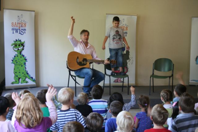 gal/2011/2011 Kita St.Peter/2011 Kathi Abiball 02.07. Bottroper Saalbau 015.JPG